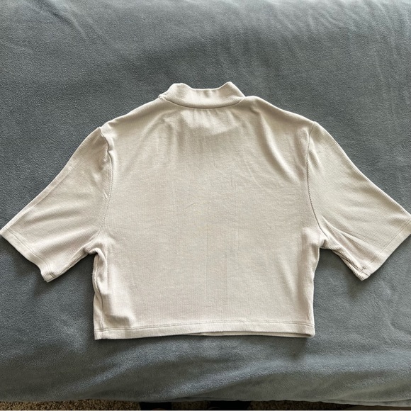 Shein Beige Mock Neck Crop Top Size M - Picture 2 of 7